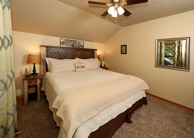Dog-Friendly Cabin with Hot Tub near Great Smoky Mountains National Park, Tennessee - Gatlinburg, Tennessee - glamping.directory