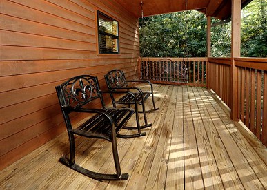 Dog-Friendly Cabin with Hot Tub near Great Smoky Mountains National Park, Tennessee - Gatlinburg, Tennessee - glamping.directory