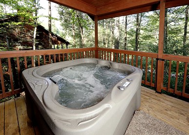 Dog-Friendly Cabin with Hot Tub near Great Smoky Mountains National Park, Tennessee - Gatlinburg, Tennessee - glamping.directory