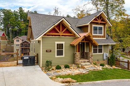 Picturesque Cabin with Game Room and Outdoor Pool in Gatlinburg, Tennessee - Gatlinburg, Tennessee - glamping.directory