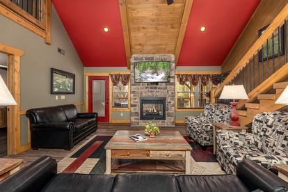 Picturesque Cabin with Game Room and Outdoor Pool in Gatlinburg, Tennessee - Gatlinburg, Tennessee - glamping.directory