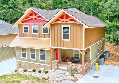 Picturesque Cabin with Game Room and Outdoor Pool in Gatlinburg, Tennessee - Gatlinburg, Tennessee - glamping.directory