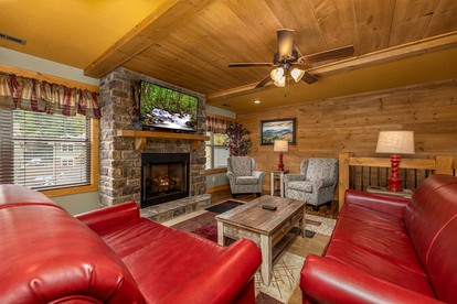 Picturesque Cabin with Game Room and Outdoor Pool in Gatlinburg, Tennessee - Gatlinburg, Tennessee - glamping.directory