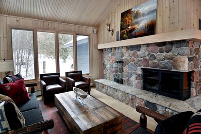 Amazing Wooden Villa with Barbecue and Fireplace in Cable, Wisconsin - Cable, Wisconsin - glamping.directory