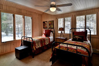 Amazing Wooden Villa with Barbecue and Fireplace in Cable, Wisconsin - Cable, Wisconsin - glamping.directory