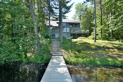 Amazing Wooden Villa with Barbecue and Fireplace in Cable, Wisconsin - Cable, Wisconsin - glamping.directory
