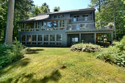 Amazing Wooden Villa with Barbecue and Fireplace in Cable, Wisconsin - Cable, Wisconsin - glamping.directory