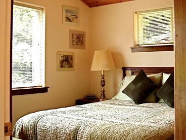 Rural Vacation Cottage near the Coast and the Town of Albion in Northern California - Albion, California - glamping.directory
