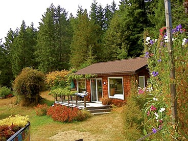 Rural Vacation Cottage near the Coast and the Town of Albion in Northern California - Albion, California - glamping.directory