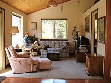 Rural Vacation Cottage near the Coast and the Town of Albion in Northern California - Albion, California - glamping.directory