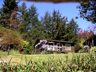 Rural Vacation Cottage near the Coast and the Town of Albion in Northern California - Albion, California - glamping.directory