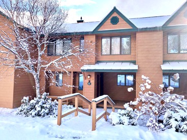 Fully Renovated Cabin with Fantastic Ski Slope Views for a Bretton Woods Vacation - Carroll, New Hampshire - glamping.directory