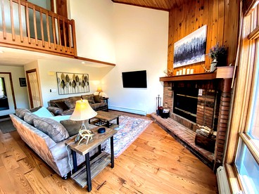 Fully Renovated Cabin with Fantastic Ski Slope Views for a Bretton Woods Vacation - Carroll, New Hampshire - glamping.directory