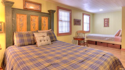 Nature's Hideaway: Cabin Retreat to Unwind from Gatlinburg's Crowds - Gatlinburg, Tennessee - glamping.directory