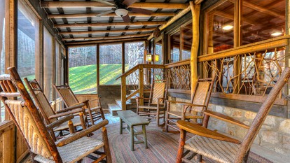 Nature's Hideaway: Cabin Retreat to Unwind from Gatlinburg's Crowds - Gatlinburg, Tennessee - glamping.directory