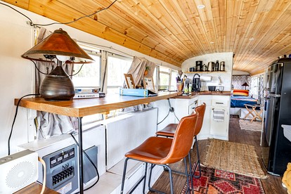 Eccentric Converted Bus, Perfect for a Tennessee Vacation - Grandview, Tennessee - glamping.directory