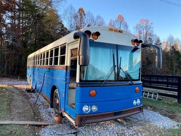 Eccentric Converted Bus, Perfect for a Tennessee Vacation - glamping.directory