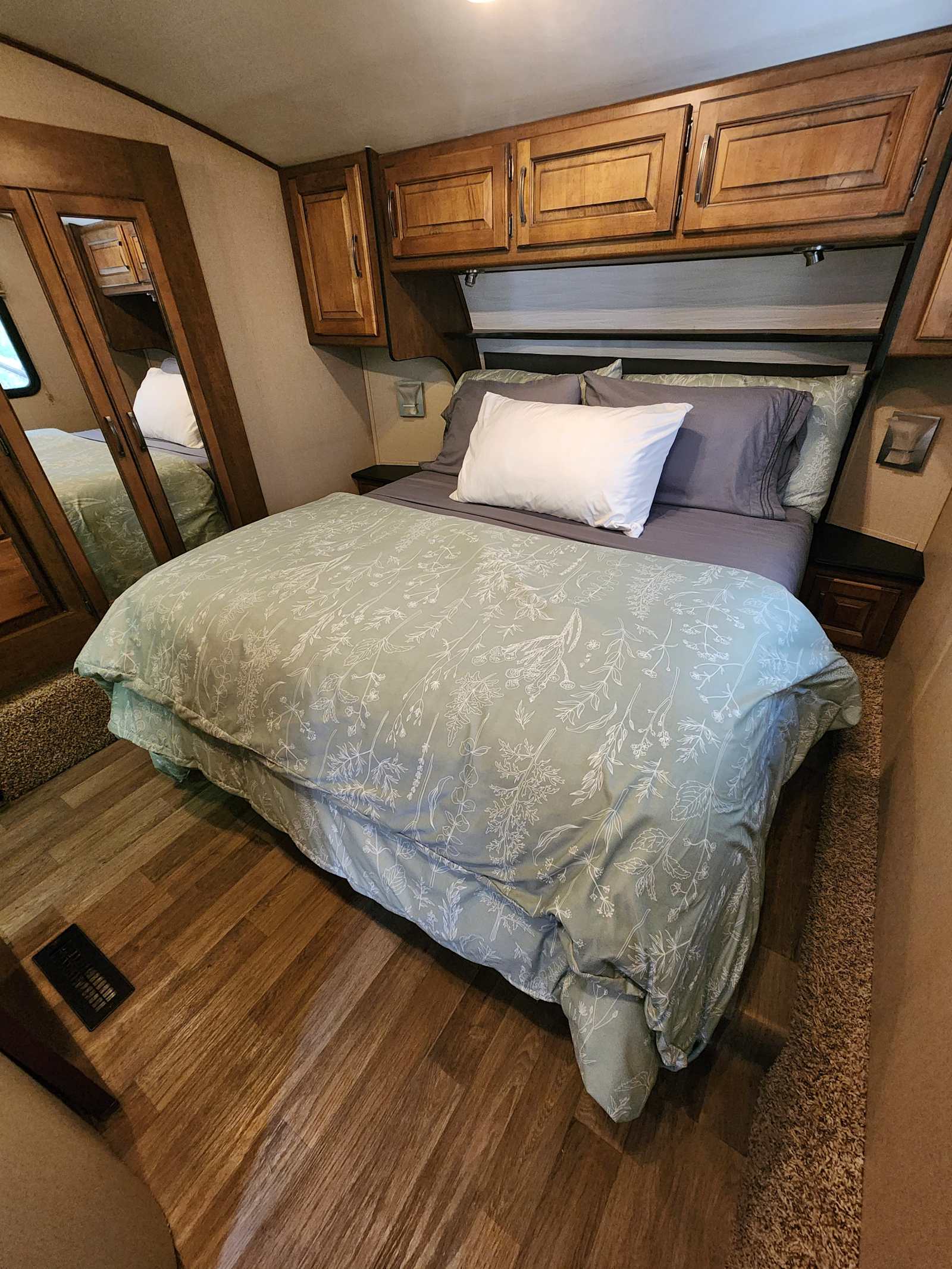 Peaceful Pond Retreat - Grass Valley, California - glamping.directory