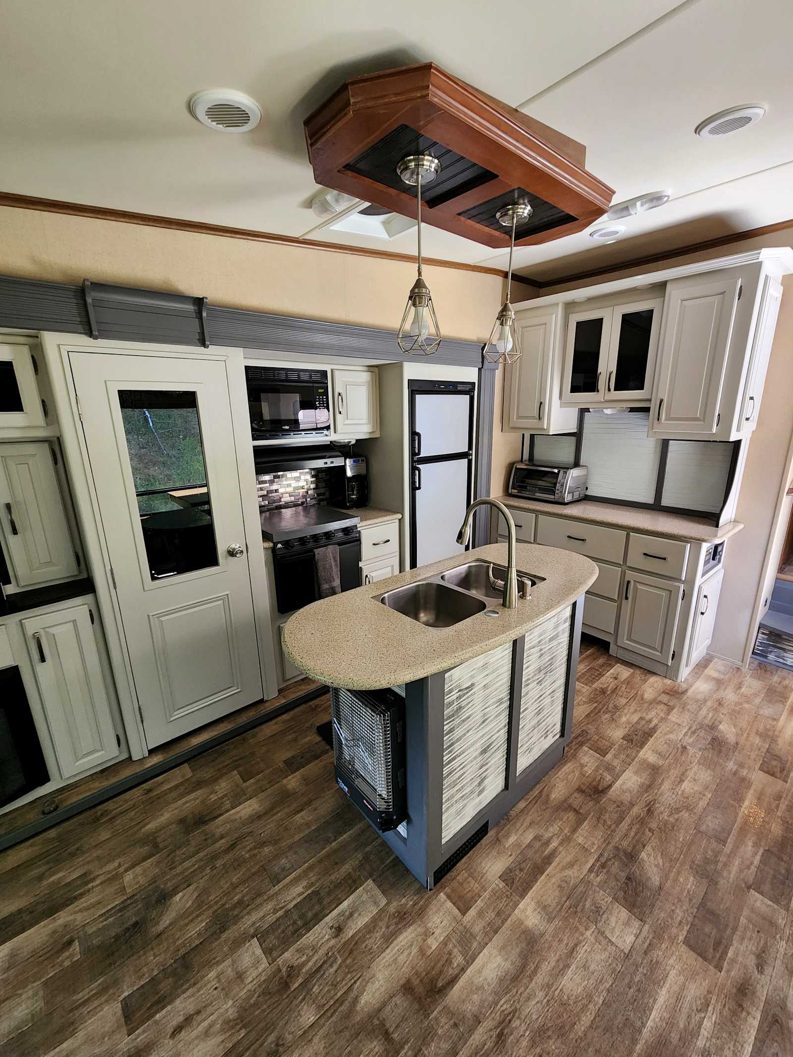 Peaceful Pond Retreat - Grass Valley, California - glamping.directory