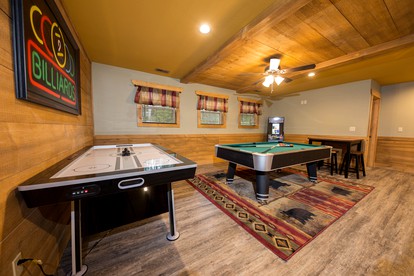 Tennessee Wilderness Retreat: Experience Luxe Glamping in this Comfortable Rental with Games Room - Gatlinburg, Tennessee - glamping.directory