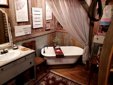 Restored Barn Rental near Milford, Nebraska - Milford, Nebraska - glamping.directory