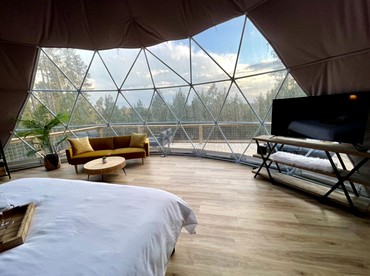 Spacious Dome with Lofted Interior and Furnished Deck in Kentucky - Cadiz, Kentucky - glamping.directory