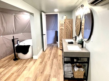 Spacious Dome with Lofted Interior and Furnished Deck in Kentucky - Cadiz, Kentucky - glamping.directory
