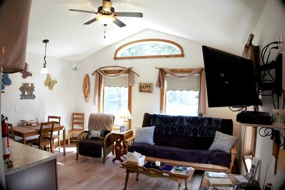 Serene Country Cabins 3 in Hyde Park, VT - Hyde Park, Vermont - glamping.directory