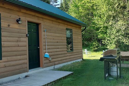 Serene Country Cabins 3 in Hyde Park, VT - Hyde Park, Vermont - glamping.directory