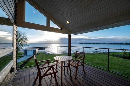 Lakefront Cottage with Nice Sights in Green Bay, Wisconsin - Green Bay, Wisconsin - glamping.directory