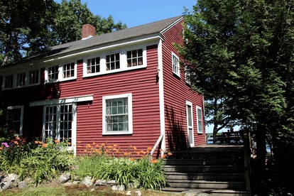 Spacious Dog-Friendly Cottage in the Gorgeous Boothbay Harbor of Maine - glamping.directory