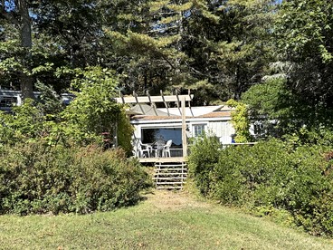 Spacious Dog-Friendly Cottage in the Gorgeous Boothbay Harbor of Maine - West Boothbay Harbor, Maine - glamping.directory