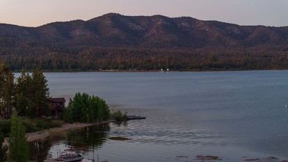 Charming Vintage Mountain Cabin with Scenic Lake Views near Big Bear Lake, California - Big Bear Lake, California - glamping.directory
