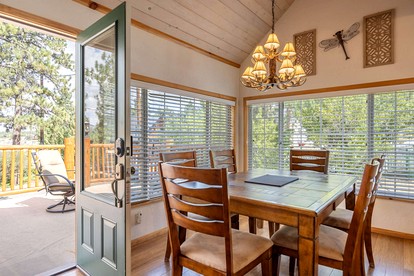 Charming Vintage Mountain Cabin with Scenic Lake Views near Big Bear Lake, California - Big Bear Lake, California - glamping.directory