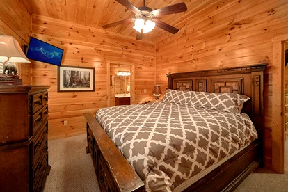 Spacious Cabin Rental with a Games Room for a Family Getaway in the Smokies, Tennessee - Gatlinburg, Tennessee - glamping.directory