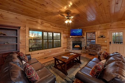 Spacious Cabin Rental with a Games Room for a Family Getaway in the Smokies, Tennessee - Gatlinburg, Tennessee - glamping.directory