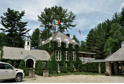 Elegant Villa with Pool and Hot Tub on 400 Acres in Reading, Vermont - Reading, Vermont - glamping.directory