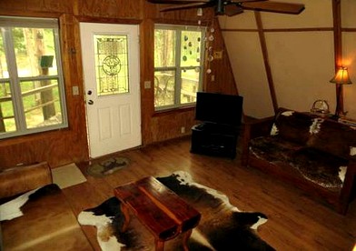 Cozy, Peaceful Cottage Nestled in the Beautiful Woods in Southern Texas - glamping.directory