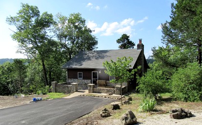 Cozy Cabin Rental near Table Rock Lake in the Ozark Mountains, Missouri - Hollister, Missouri - glamping.directory