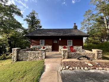 Cozy Cabin Rental near Table Rock Lake in the Ozark Mountains, Missouri - glamping.directory
