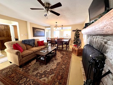 Cozy Cabin Rental near Table Rock Lake in the Ozark Mountains, Missouri - Hollister, Missouri - glamping.directory