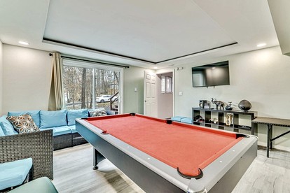 Group Cabin with Pool Table and Great Outdoor Living Areas in Pennsylvania - East Stroudsburg, Pennsylvania - glamping.directory