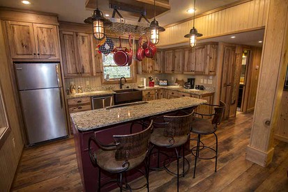 Private Cabin Rental for Eight in the Nantahala National Forest, North Carolina - Robbinsville, North Carolina - glamping.directory
