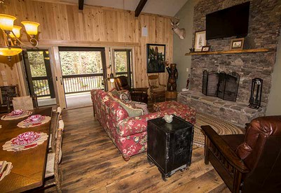 Private Cabin Rental for Eight in the Nantahala National Forest, North Carolina - Robbinsville, North Carolina - glamping.directory