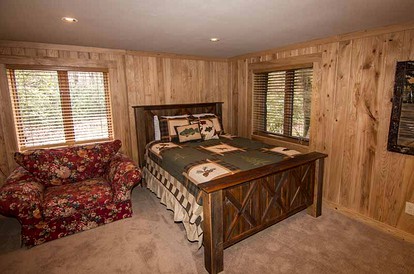 Private Cabin Rental for Eight in the Nantahala National Forest, North Carolina - Robbinsville, North Carolina - glamping.directory