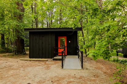 Dog-Friendly Cabin in Freeport, Maine - Freeport, Maine - glamping.directory