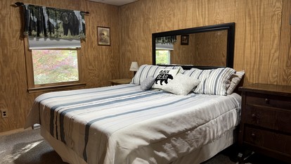 Gorgeous Cabin with Fire Pit and Hot Tub in Bruceton Mills, West Virginia - Bruceton Mills, West Virginia - glamping.directory
