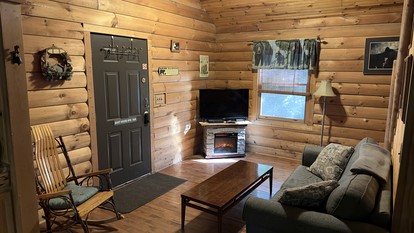 Gorgeous Cabin with Fire Pit and Hot Tub in Bruceton Mills, West Virginia - Bruceton Mills, West Virginia - glamping.directory