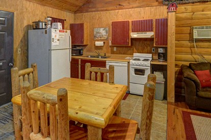 Gorgeous Cabin with Fire Pit and Hot Tub in Bruceton Mills, West Virginia - Bruceton Mills, West Virginia - glamping.directory