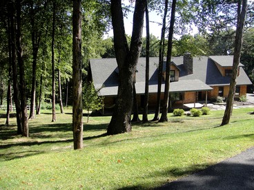 Bed and Breakfast Cabin for Weekend Getaway near Millbrook, New York - glamping.directory